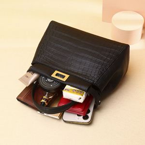 Carteras de Mujer con Correa Cruzada, Grabado de Cocodrilo, Acabado Moderno, Cierre de Seguridad para Uso Diario - Product Image 3