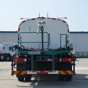 CIMC Linyu sinotruk HOWO 4x2 220hp 12ลูกบาศก์เมตร<span class=keywords><strong>รถ</strong></span><span class=keywords><strong>บรรทุก</strong></span><span class=keywords><strong>รถ</strong></span><span class=keywords><strong>บรรทุก</strong></span>น้ำพร้อมโรย - Product Image 5