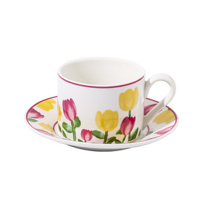 Set di Tazza da Caffè in Ceramica con Piattino Dipinto a Mano con Tulipani, Design Moderno ed Elegante per il Tè del Pomeriggio - Product Image 6