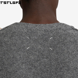 Cardigan en tricot découpé OEM/ODM pour hommes, motif Argyle anthracite, déstructuré, col en V, style streetwear, pulls pour hommes, fabricants en gros - Product Image 3