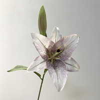 Tweehoofdige lelie 3D-printen van een bloem en een knop Simulatielelie Kunstbloemen Europese retro bruiloft Huisfotografie Bloemmotief