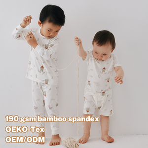 Combinaison Bébé en Bambou Tricotée Personnalisée 2 Pièces Lion et Ours, Pyjama Respirant Décontracté et Tendance avec Fermeture Éclair - Product Image 3