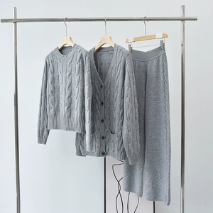 Tuta in maglia da <span class=keywords><strong>donna</strong></span> oversize Set di pantaloni caldi <span class=keywords><strong>con</strong></span> motivo a <span class=keywords><strong>trecce</strong></span> <span class=keywords><strong>trecce</strong></span> da <span class=keywords><strong>donna</strong></span> - Product Image 3