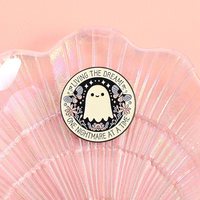 Épinglette en émail « Vivre la vie de vos rêves, un cauchemar à la fois », broche fantôme mignonne, badge de revers, bijou d'Halloween, cadeau pour amis