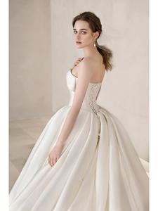 Abito da Sposa Senza Spalline in Raso e Tulle, Stile Origami con Petali, Elegante ed Estetico - Product Image 3