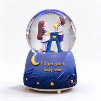 Globe à neige musical peint à la main avec couple, base en résine, lumière LED, neige automatique, cadeau de mariage