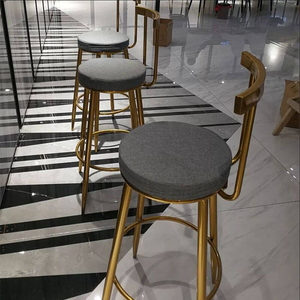 Sgabello da <span class=keywords><strong>Bar</strong></span> in Metallo Stile Industriale Moderno con Seduta Imbottita per Bancone Cucina e Allestimento <span class=keywords><strong>Bar</strong></span> Domestico - Product Image 3