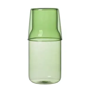 Brocca per acqua in vetro di piccola capacità in stile giapponese con una tazza di caraffa per l'acqua con tazza