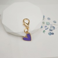 Clips breloques cœur émaillés multicolores avec fermoir mousqueton doré, petits pendentifs cœur pour la fabrication de porte-clés, sacs et bijoux DIY