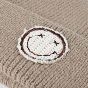 Bonnet d'hiver brodé à double bride pour femmes, en tricot chaud, sans bord, en laine. - Product Image 3