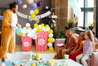 Boîte à popcorn géante moderne pliable en carton 3D, debout, pour les décorations de fête sur le thème du cinéma, du carnaval