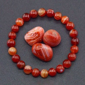 Una nueva pulsera de ágata roja de alta calidad superventas que simboliza la buena suerte y la riqueza para unisex - Product Image 1