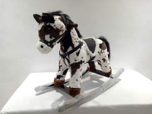 Superzacht Pluche Op Maat Gemaakt Kinder Speelgoed Hoge Kwaliteit Bruin Houten Dieren Schommelpaard voor Kinderen Gevuld met PP Katoen voor Verjaardagen - Product Image 3