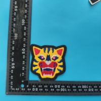 Patch brodé personnalisé en gros avec logo, motif tigre de dessin animé tendance pour vêtements