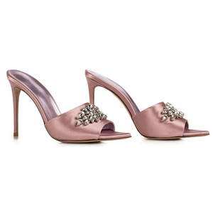 <span class=keywords><strong>Sandali</strong></span> Eleganti da Donna Xinzirain, Stile Mule con Punta Aperta, in <span class=keywords><strong>Raso</strong></span> Nero, Tacco Alto 8,5 cm con Cristalli, Moda Estiva - Product Image 5
