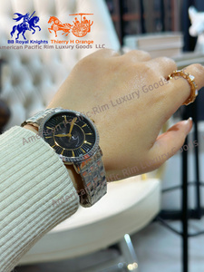 Reloj de acero inoxidable en tono plateado con esfera verde Sunburst y bisel de cristal - Product Image 5