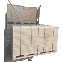 Papier blanc de qualité supérieure avec une résistance de surface excellente pour l'impression offset et en feuille.