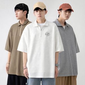 เสื้อโปโลสีดำขนาดใหญ่พิเศษสำหรับผู้ชายเสื้อยืดปักลายฮิปฮอปโชว์ไหล่คอเสื้อมีซิปสีดำขนาดใหญ่พิเศษ - Product Image 1