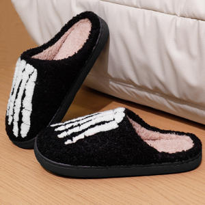 Venta al por mayor invierno casa zapatillas mullidas Halloween calavera calabaza fantasma Reno muñeco de nieve <span class=keywords><strong>enano</strong></span> árbol de Navidad Santa para Mujeres Hombres - Product Image 1