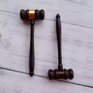 Abogado subastador martillo <span class=keywords><strong>de</strong></span> madera maciza juez mazo con accesorios <span class=keywords><strong>de</strong></span> corte <span class=keywords><strong>de</strong></span> subasta grabados para jueces <span class=keywords><strong>de</strong></span> derecho abogados subastadores - Product Image 2