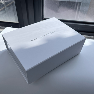 Caja de Regalo de Cartón con Cierre Magnético, Diseño de Lujo en Color Plateado, para Empaque de Productos de Belleza, con Logotipo Personalizado - Product Image 3