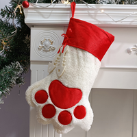 Chaussettes pour animaux de compagnie en fausse fourrure blanche avec bordure à carreaux rouges et verts, style nouveau, brodées de pattes de chien et de chat
