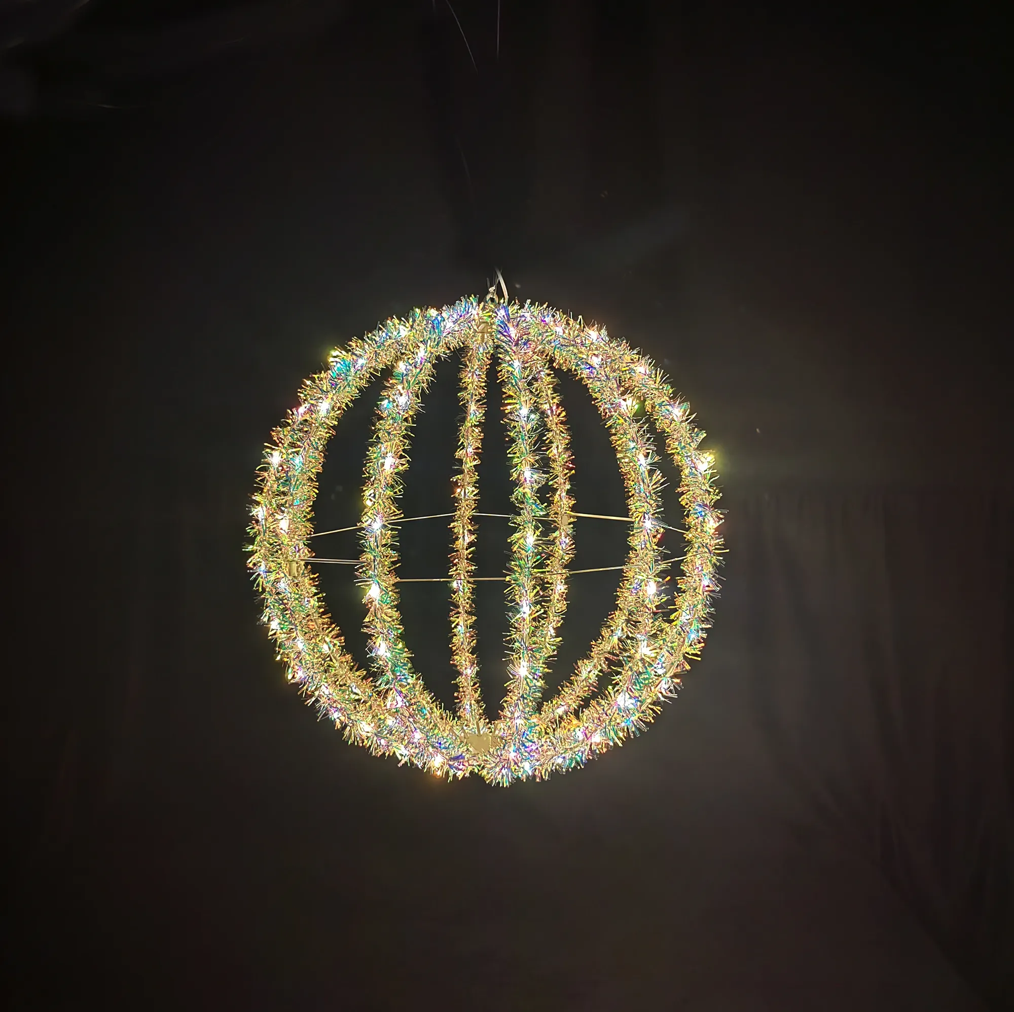 Popular Venta caliente plástico oropel mágico LED iluminado 3D esfera colgante bola vacaciones iluminación decorativa luces Navida