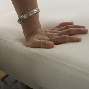 Cama de Pared de Madera Blanca con Tapicería de Cuero BonneBeauty, Sofá Cama, Sofá Spa - Product Image 3