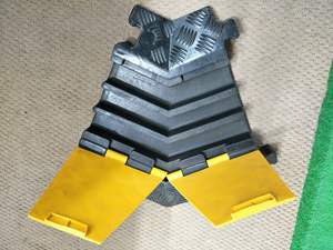 Protection de câble portable en caoutchouc jaune pour voie publique, protection de sécurité routière, protège-câble pour voie de circulation - Product Image 5