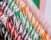 Bahan Pembungkus Bunga Mawar Gaya Korea Anti Air Bermotif Warna-warni untuk Toko Bunga dan Seni Floral