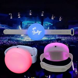 Pulsera de Silicona Personalizable con 15 Luces LED RGB Grandes y Brillantes para Publicidad en Conciertos y Promoción de Marca - Product Image 6