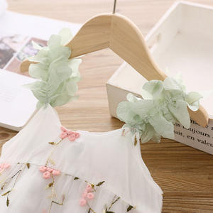Produits Innovants à Vendre : Robe Fille Fantaisie Florale à Bretelles avec Modèle pour Vêtements Enfants en Gros - Product Image 4