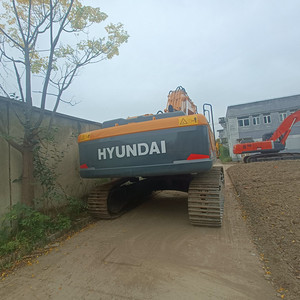 Excavatrice sur chenilles hydraulique Hyundai Robex 305LC-9T d'occasion, machine de terrassement, godet de 1,38 m, 30,2 tonnes, pour la construction (modèle 2023) - Product Image 5