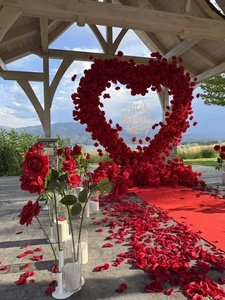 Hot Selling Red Heart Shape Blumen bogen Künstliche Rose Blumen hintergrund Hochzeit Bühnen dekoration Herz Blumen bogen - Product Image 1