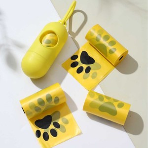Bolsas para excremento de perro, diseño de huellas amarillas, bolsas biodegradables gruesas para desechos de mascotas, 15 rollos para uso en exteriores - Product Image 2