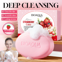 Jabón con Aroma a Pastel de Fresa BIOAQUA 100g, Espuma Abundante, Purifica Profundamente la Piel, Nutre, Suaviza, Aroma Dulce y Duradero, Jabón de Baño