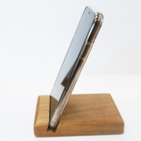 Support de téléphone portable moderne et durable en teck recyclé, personnalisable, écologique, portable et confortable pour bureau – Meilleure vente