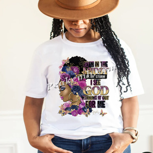 Trasferibile termoadesivo in vinile stampato con design Afro Girl nera, 'I Saw God Working IT Out for Me Now', per magliette da donna - Product Image 2