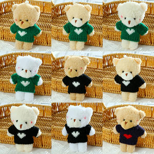 Peluches Plushie Mini Peluche Ours en peluche Porte-clés avec vêtements <span class=keywords><strong>Pull</strong></span> en peluche en forme <span class=keywords><strong>de</strong></span> cœur Peluche en peluche Ours en peluche pour la Saint-Valentin Vente en gros - Product Image 3