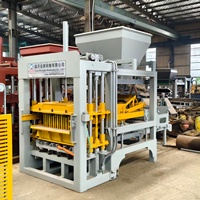 Machine à blocs de béton QT4-15 pour blocs creux, briques pleines et pavés