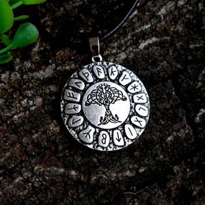Gioielli Celtici Norreni, Ciondolo Albero della Vita Yggdrasil con Rune, Albero del Mondo Scozzese - Product Image 1