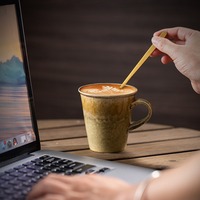 Gaya kreatif dapat digunakan kembali glasir reaktif 8oz keramik Latte Mug dengan pegangan