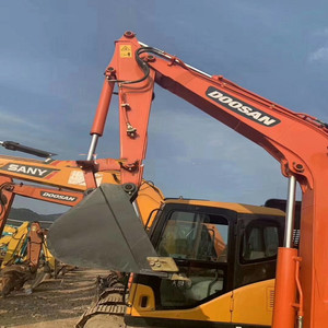 Mini-excavatrice sur chenilles hydraulique Doosan DH60-7 d'occasion, 6 tonnes, godet de 0,8 m, puissance de 98 kW - Product Image 4