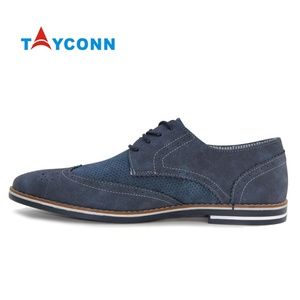 Chaussures de Derby en daim pour hommes, chaussures plates décontractées à bout pointu à lacets, chaussures d'affaires formelles - Product Image 1