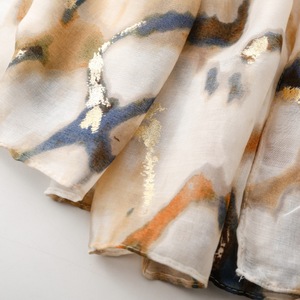 Écharpe longue de plage pour femme, design de marque, style hijab, imprimée à paillettes dorées vintage, avec pompons - Product Image 6