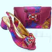2024 dames chaussures talons compensés bleus et un sac à main chaussures italiennes et sacs chaussures et sacs ensemble pour femmes AB8761