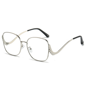 Gafas de Sol Metálicas Modernas y Distintivas 2025 con Patillas Curvas con Incrustaciones de Diamantes para Niños Europeos y Americanos, Ideales para Fiestas - Product Image 5