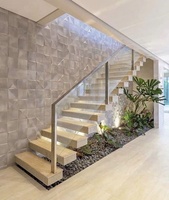 Escalier flottant en marbre CBMmart, escalier haut de gamme avec garde-corps en verre, éclairage avec détecteur de mouvement