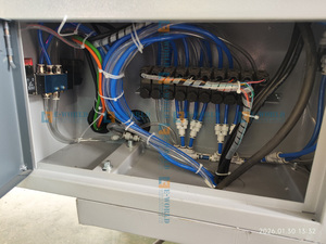 Sierra <span class=keywords><strong>ingletadora</strong></span> automática de doble cabezal de alta precisión controlada por CNC PLC para corte de aluminio, PVC y UPVC - Product Image 5