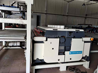 Planche de plancher en bois de haute précision Multi Rip Cutting Saw Machine Planche de contreplaqué automatique Multi-lames Ripping Saw Line